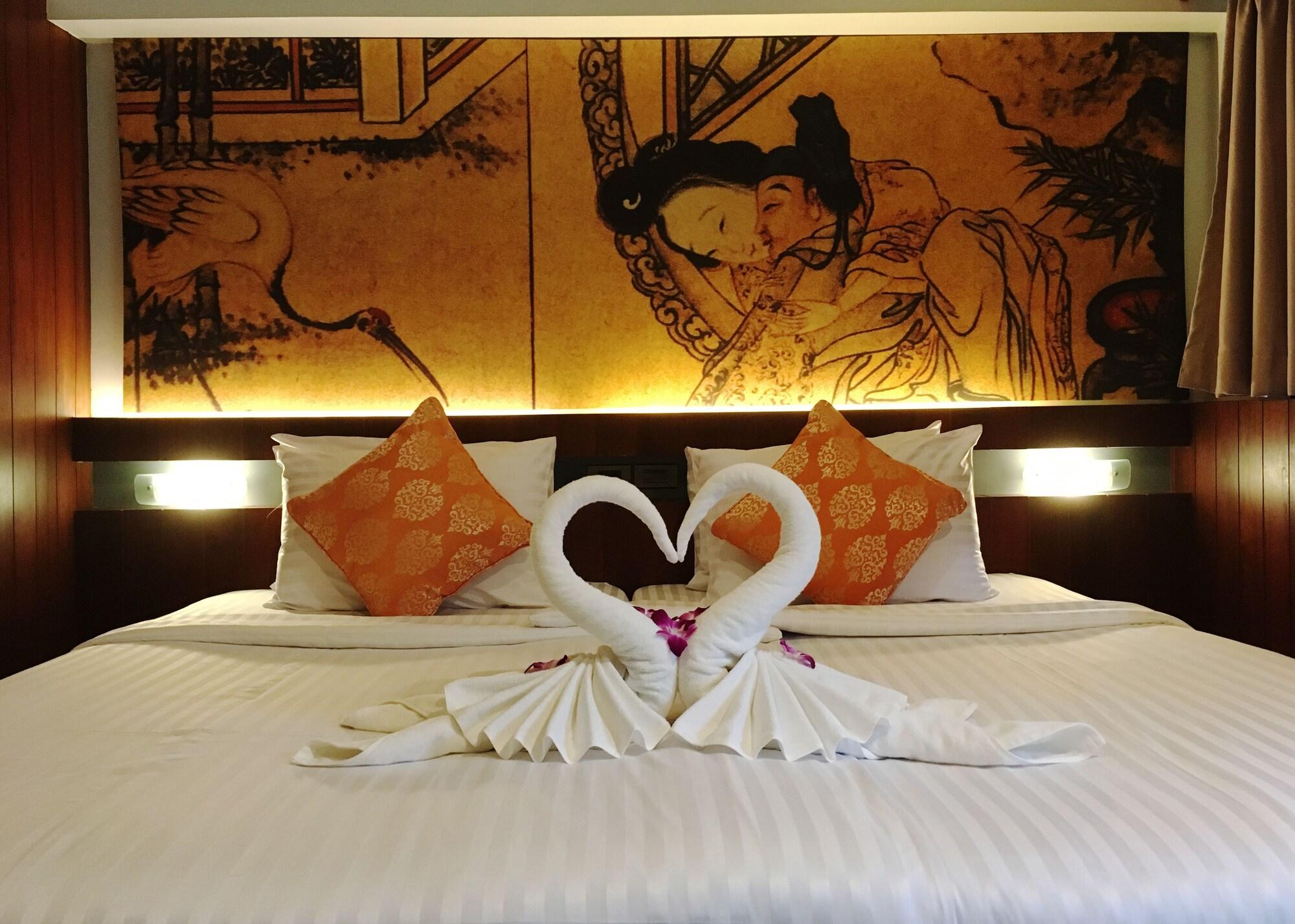 Lap Roi Karon Beachfront By Shanaya Exterior photo