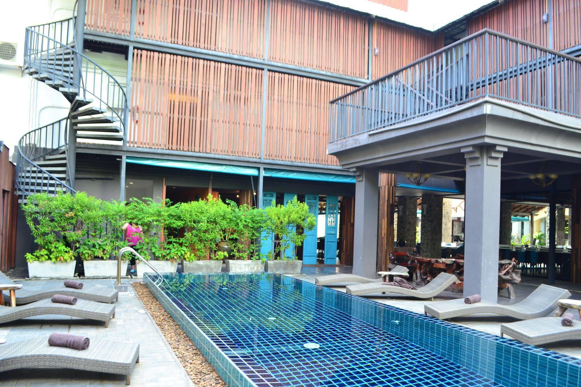 Lap Roi Karon Beachfront By Shanaya Exterior photo